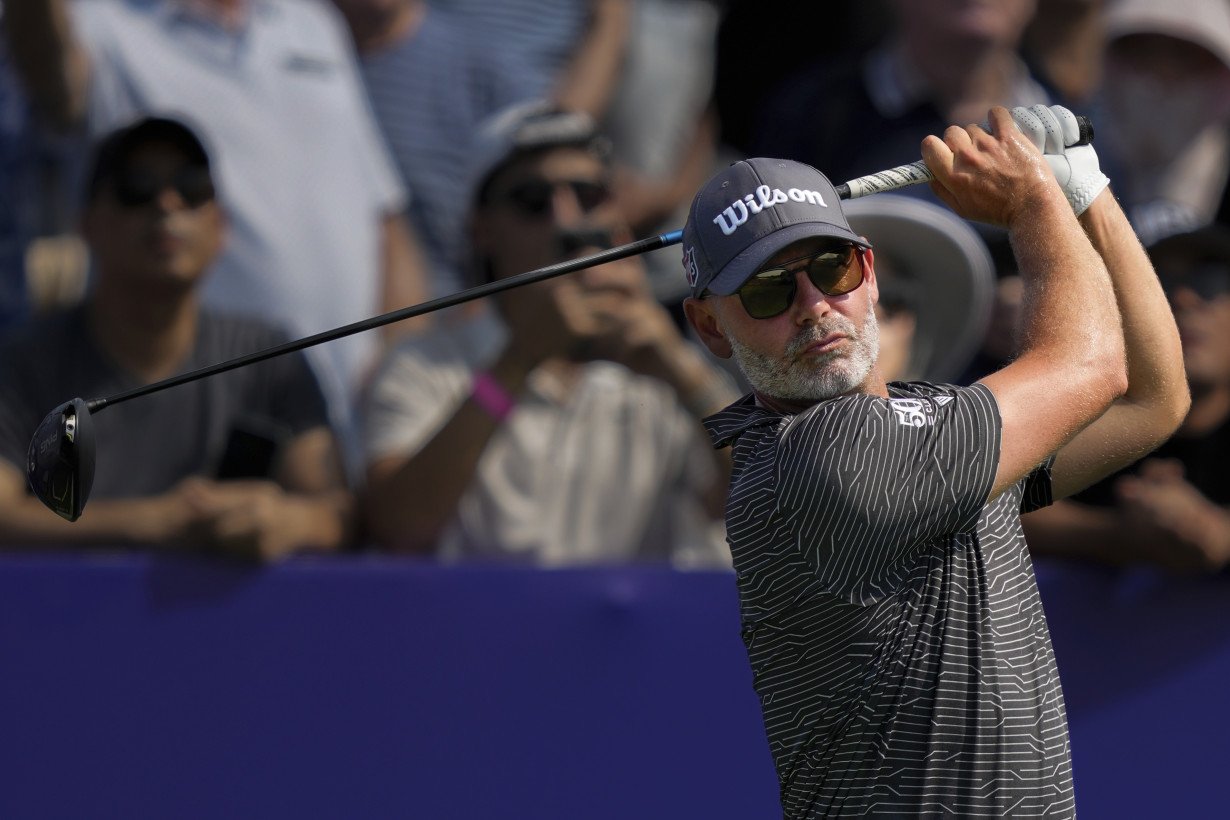 McIlroy tied for lead at World Tour Championship and strengthens Race to Dubai title bid