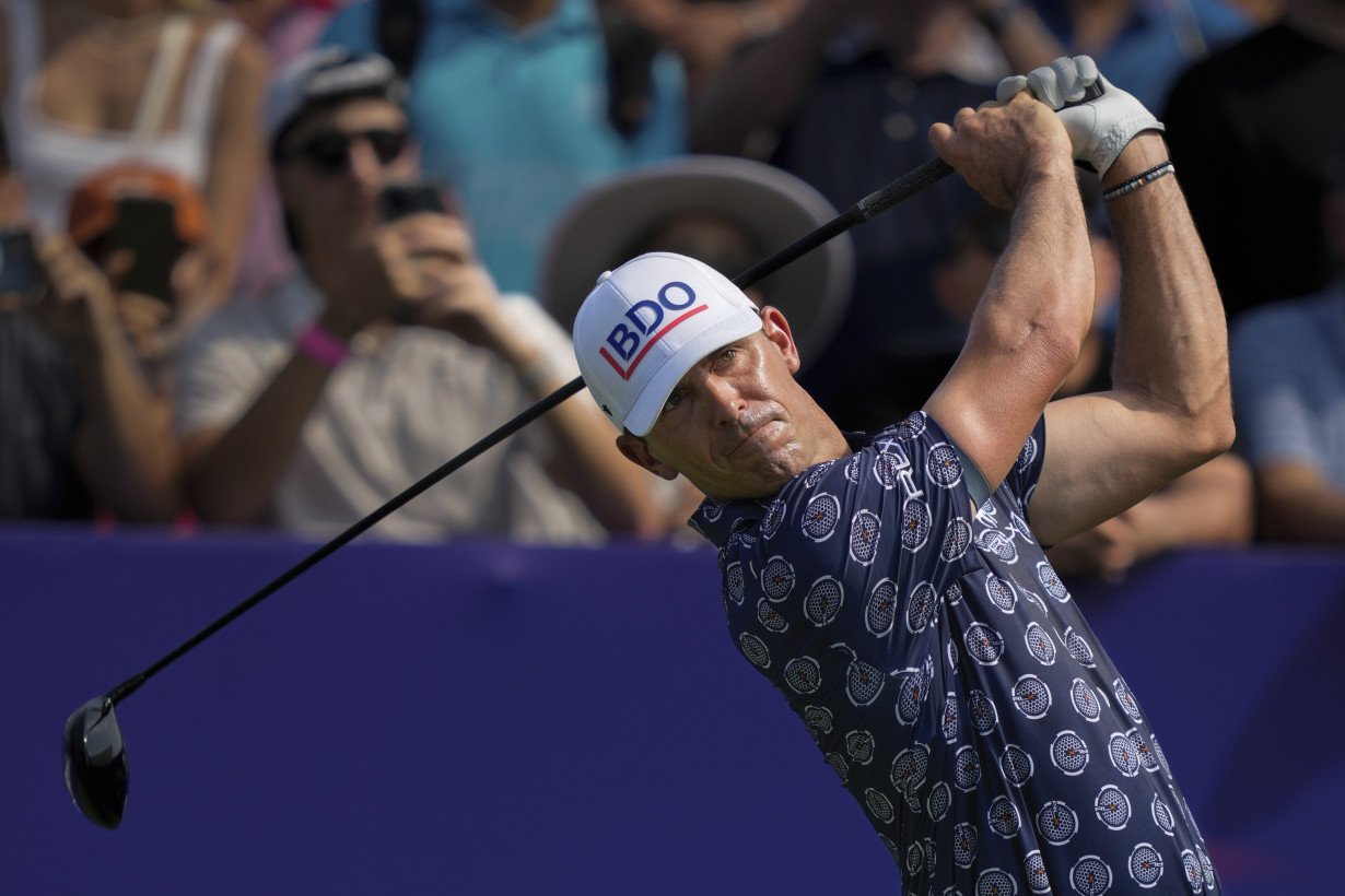 McIlroy tied for lead at World Tour Championship and strengthens Race to Dubai title bid
