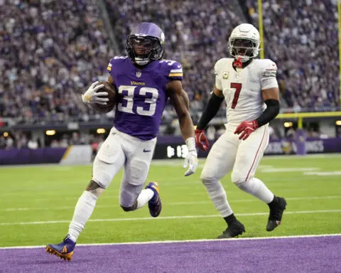 Vikings win 5th straight, rallying past Cardinals 23-22 on Sam Darnold's TD pass with 1:13 left