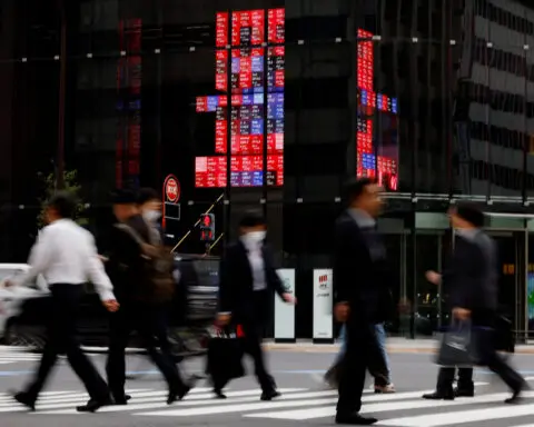 Japan's Q3 capex accelerates, firms case for more rate hikes