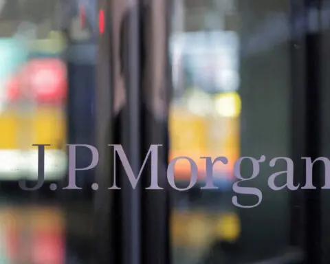 Singapore cenbank fines JPMorgan $1.8 million over misconduct by relationship managers