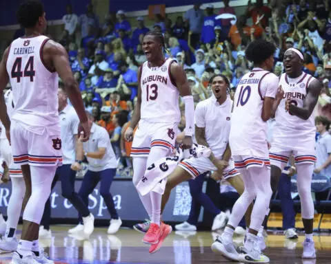 Kansas holds off Auburn for No. 1 in AP Top 25 as SEC grabs 3 of top 4 spots; UConn slides to No. 25