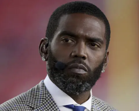 Hall of Famer Randy Moss reveals he's 'battling something' internal and asks for prayers