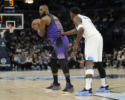 Timberwolves blow out Lakers 109-80 behind Randle, Gobert and tough defense