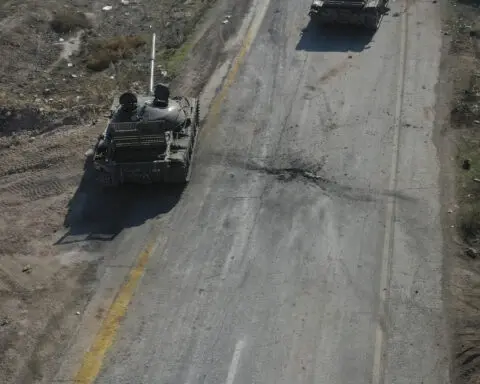 Syrian insurgents capture four central towns as government forces reclaim some territory