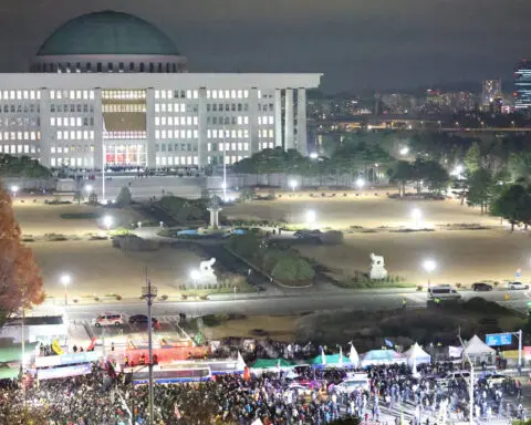 US wants South Korea crisis resolved in accordance with law