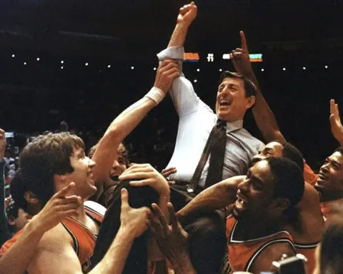 St. John's to honor late coach Lou Carnesecca at men's and women's games this weekend