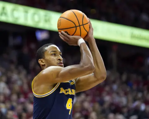 Goldin helps Michigan beat No. 11 Wisconsin 67-64 as Badgers take their 1st loss