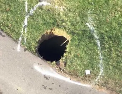 Sinkhole search, rescue mission continues for missing woman in Pennsylvania