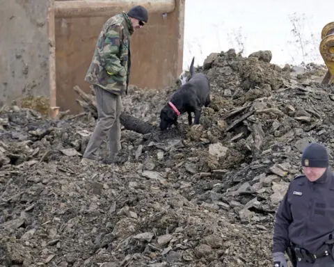 At a sinkhole above an abandoned Pennsylvania coal mine, hopes of a rescue dwindle