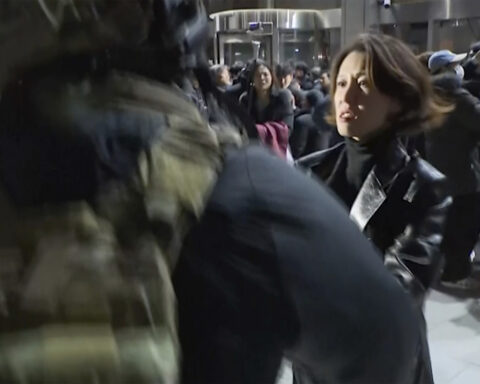 In the 6-hour mayhem of South Korea's martial law, a woman's act of resistance was a defining moment