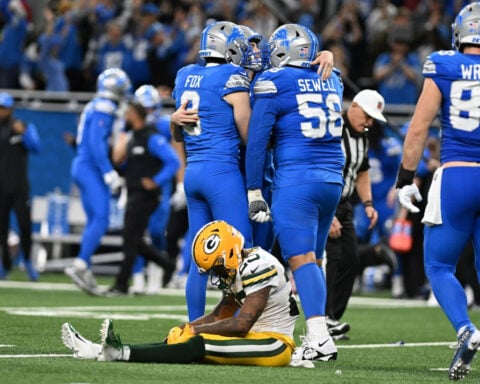 Detroit Lions extend win streak and clinch playoff berth in walk-off win over Green Bay Packers