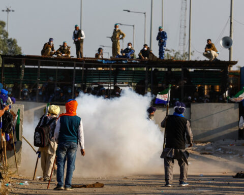 Police prevent Indian Punjabi farmers marching to Delhi to demand better prices
