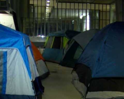 'Freezing for a Reason' participants spend the night outside to raise awareness of homeless veteran population in MKE