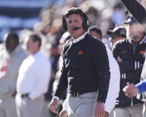 Oklahoma State coach Mike Gundy agrees to restructured contract after 3-9 season