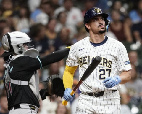 Willy Adames agrees to $182 million, 7-year deal with the Giants, AP source says