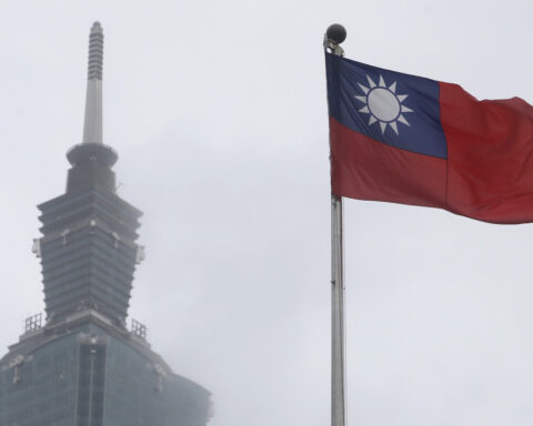 Taiwan reports 14 Chinese warships and 4 balloons near the island