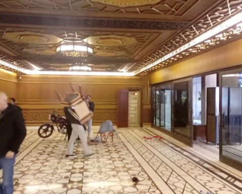 Syrians stroll through Assad's palaces, take furniture and ornaments