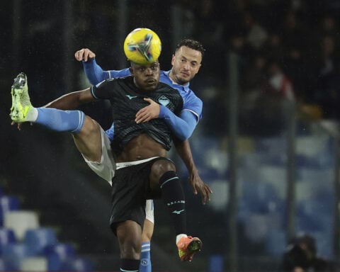 Cataldi promises hospitalized teammate Bove a goal and delivers as Fiorentina wins 8th straight