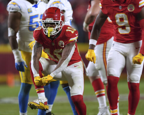Chiefs win 9th straight AFC West title, beating Chargers 19-17 on bank-shot field goal