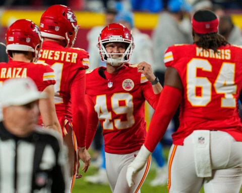 Records broken, QB return to Minnesota ends in heavy defeat, Chiefs’ ‘doink for the division’ kick: NFL Week 14 Sunday review