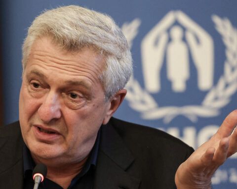 UN refugee chief urges patience as Syrian refugees weigh options