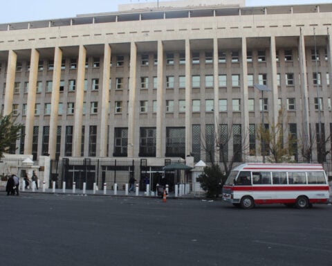 Syria central bank vaults left unscathed by Damascus looters, sources say