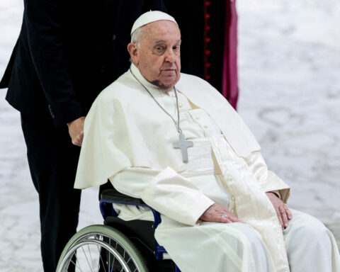 Pope Francis calls on Syrian rebels to stabilise country