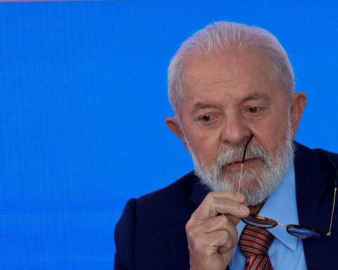 Most Brazilians don't see Lula's fiscal package reducing deficit, poll shows