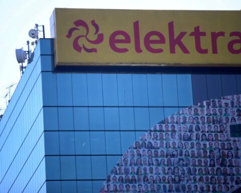 Mexico's Elektra up about 20% after lifted suspension slammed share