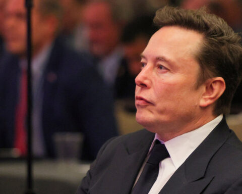 Musk has until Monday to respond to SEC Twitter settlement, source says