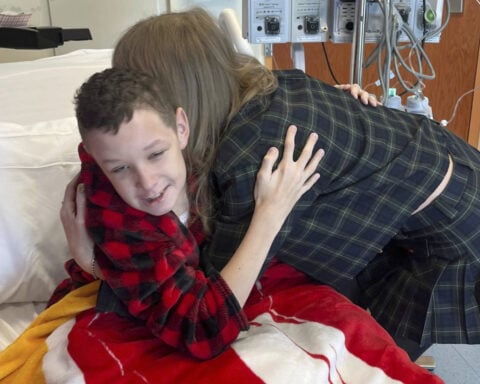 Taylor Swift makes surprise visit to Kansas City children's hospital