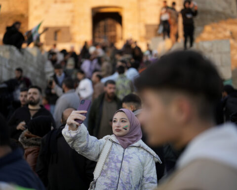 US officials have been in direct contact with the Syrian rebel group that ousted Assad, Blinken says