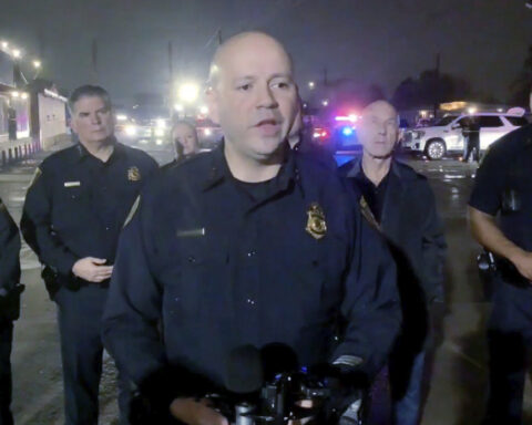 2 teens killed, 4 injured in shooting at makeshift club in Houston