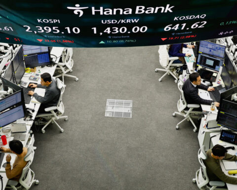South Korean authorities to continue monitoring financial markets