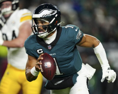 Jalen Hurts accounts for 3 TDs and Eagles beat Steelers 27-13 for franchise-best 10th straight win