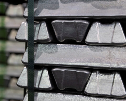 Some Japan buyers agree to 30% higher aluminium premiums for Q1, sources say