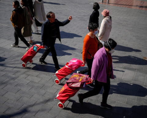 China's consumption recovery continues despite growth slows, stats bureau says
