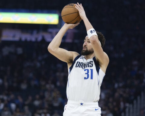 Mavericks, Warriors combine for NBA-record 48 3-pointers in Dallas' 143-133 victory