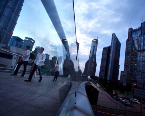 China's fiscal revenue falls 0.6% in January-November