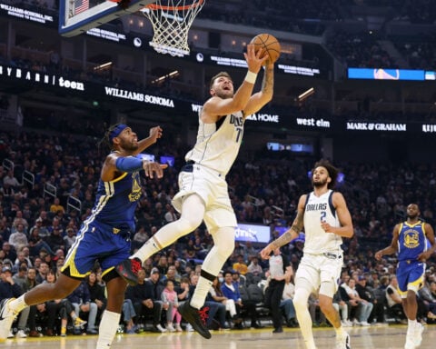 Los Angeles Lakers cruise to victory on LeBron James’ return as Anthony Davis puts up 40