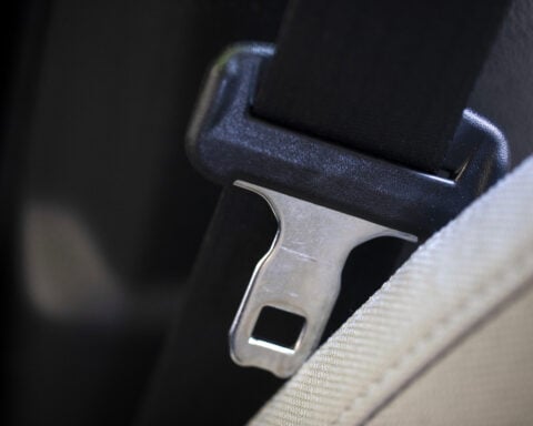 US to require passenger vehicles to sound alarms if rear passengers don't fasten their seat belts