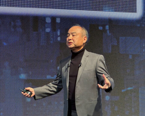 Trump, SoftBank CEO announce $100 billion US investment, in echo of 2016 event