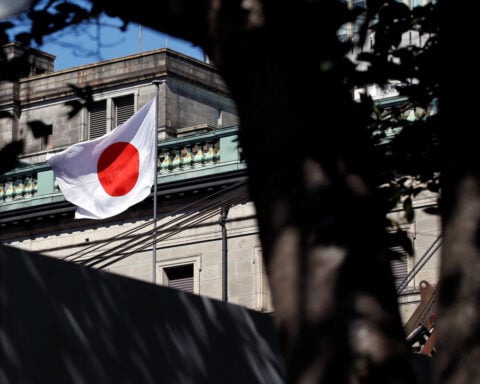 BOJ keeps rates steady by 8-1 vote, board member Tamura dissents