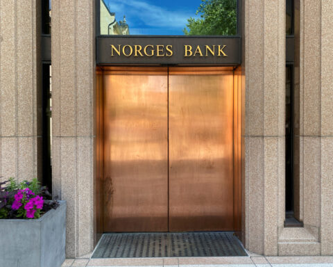 Norway keeps rates on hold, eyes three cuts in 2025