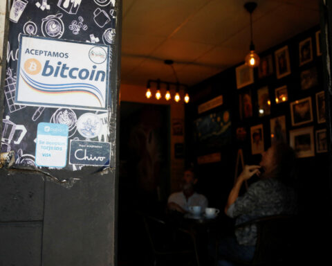 El Salvador says it will keep buying bitcoin despite IMF warning