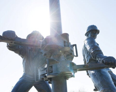 Upstream jobs in Texas oil slipped in Nov, industry group says