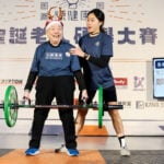 Weightlifting Taiwan granny, 90, garners cheers, health benefits at gym