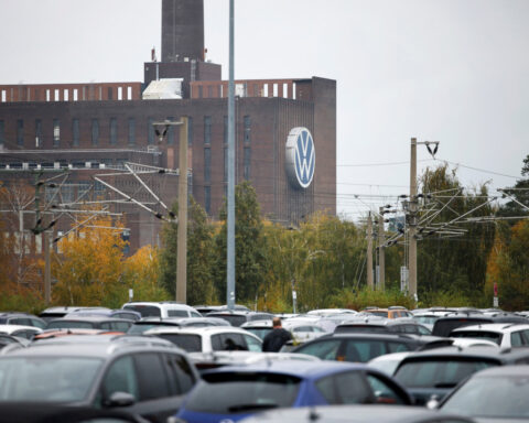 VW managers to get 10% pay cut in plan to slash bonuses, German newspaper reports