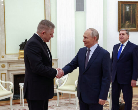 Russian president meets Slovak PM as Ukraine gas transit contract nears expiry